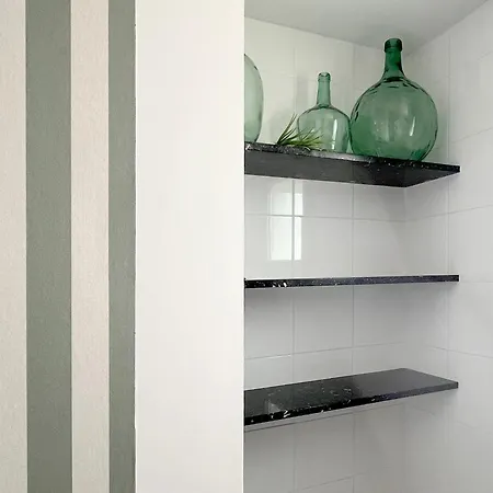 Apartment Stylish Well-connected Beachfront Flat