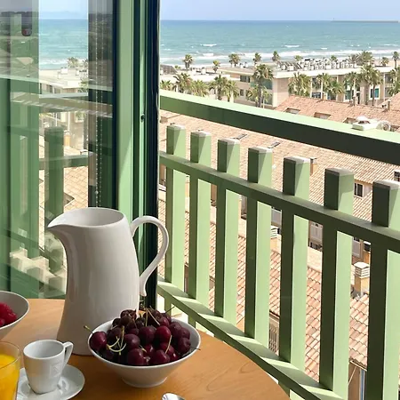 Stylish Well-connected Beachfront Flat Valencia