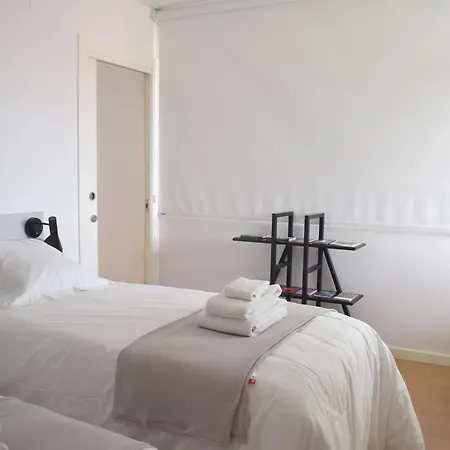 Apartment Stylish Well-connected Beachfront Flat *