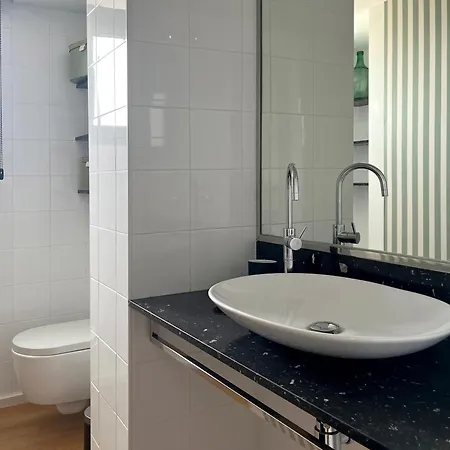 Stylish Well-connected Beachfront Flat Apartament