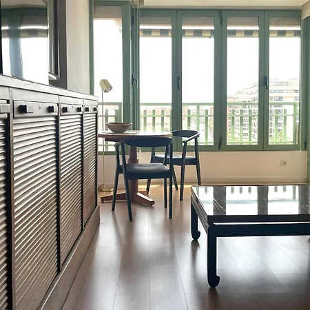 Stylish Well-connected Beachfront Flat Apartament