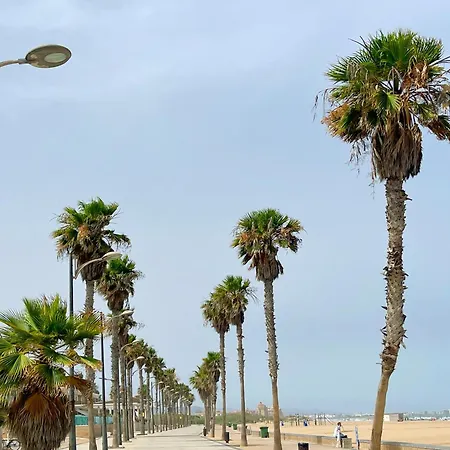 Apartament Stylish Well-connected Beachfront Flat Walencja