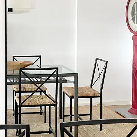 Apartament Stylish Well-connected Beachfront Flat Walencja