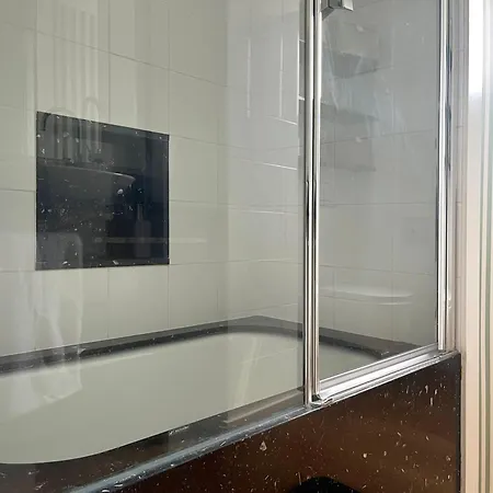 Apartament Stylish Well-connected Beachfront Flat