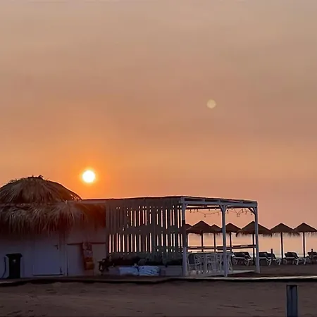 Stylish Well-connected Beachfront Flat Apartament