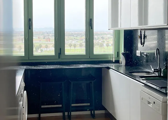 Stylish Well-connected Beachfront Flat 아파트