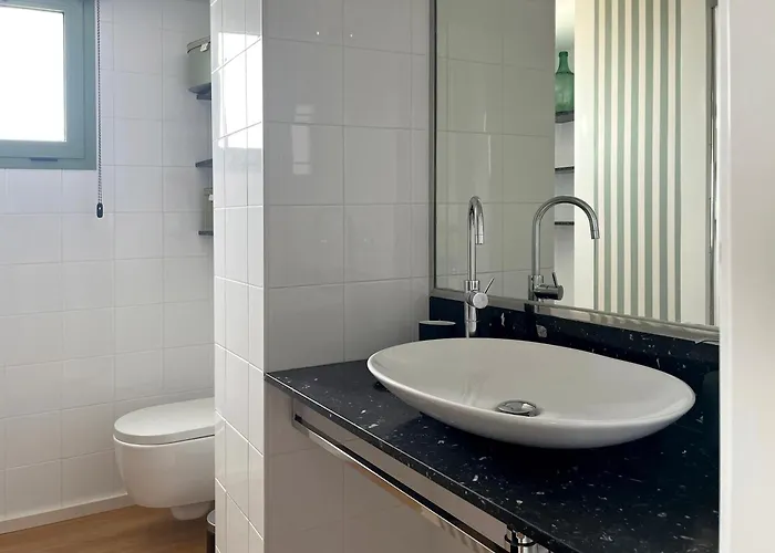 Stylish Well-connected Beachfront Flat 아파트