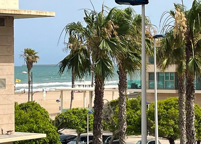 아파트 Stylish Well-connected Beachfront Flat *