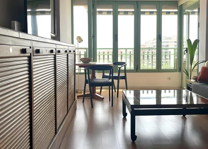 Stylish Well-connected Beachfront Flat 아파트