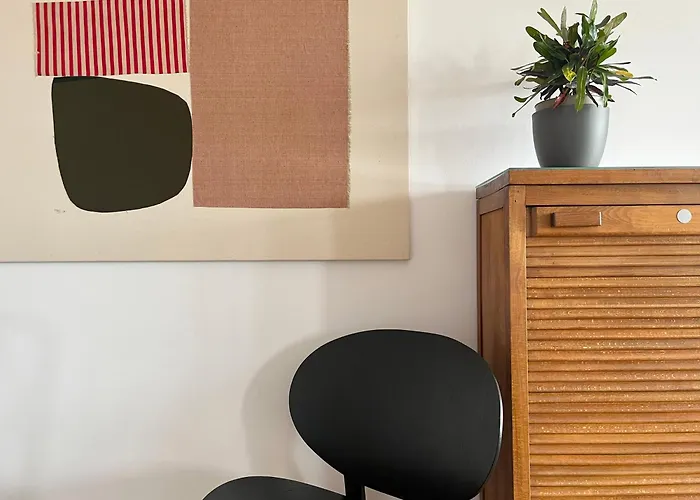 Stylish Well-connected Beachfront Flat 아파트 *