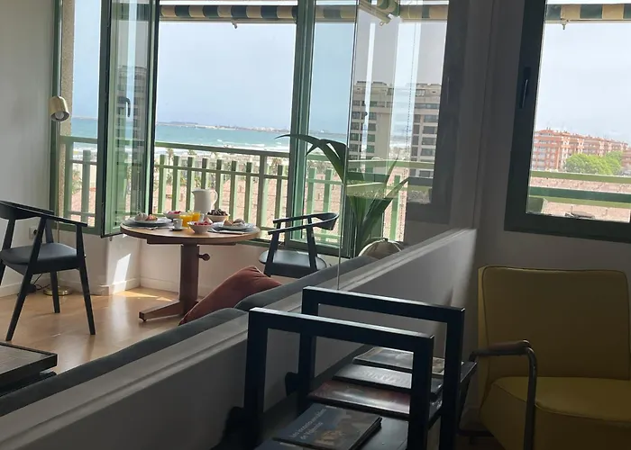 Stylish Well-connected Beachfront Flat 아파트