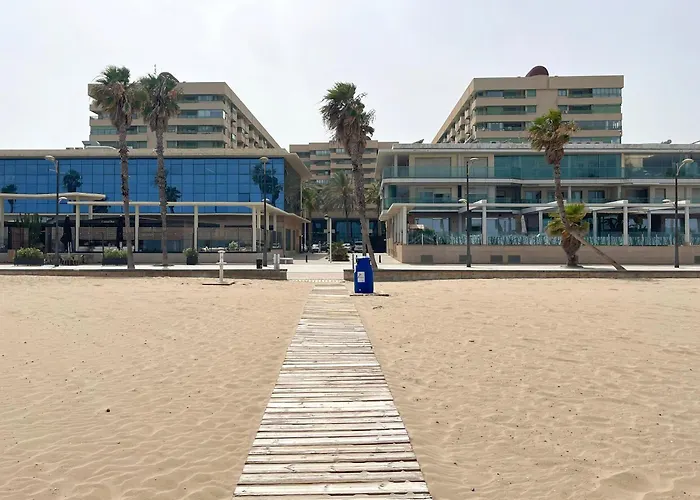 아파트 Stylish Well-connected Beachfront Flat *