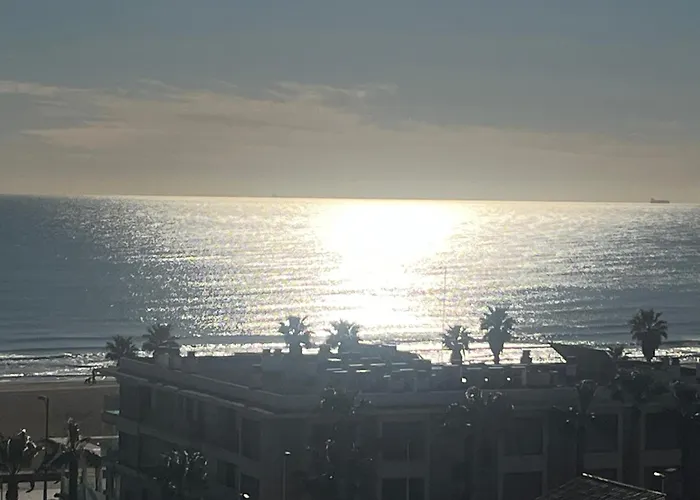 Stylish Well-connected Beachfront Flat 아파트