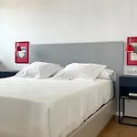 Daire Stylish Well-connected Beachfront Flat *