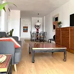 Daire Stylish Well-connected Beachfront Flat *