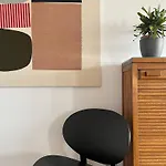 Stylish Well-connected Beachfront Flat Daire *