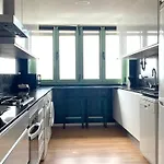 Stylish Well-connected Beachfront Flat Daire Valensiya
