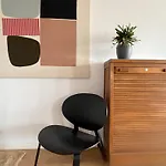 Stylish Well-connected Beachfront Flat Daire