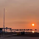 Stylish Well-connected Beachfront Flat Daire *