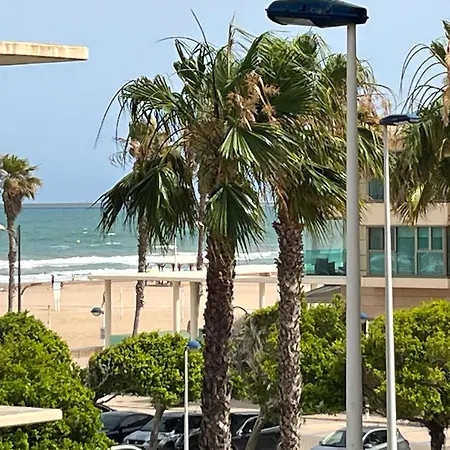 Apartmán Stylish Well-connected Beachfront Flat *