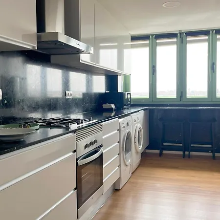 Stylish Well-connected Beachfront Flat Apartmán *